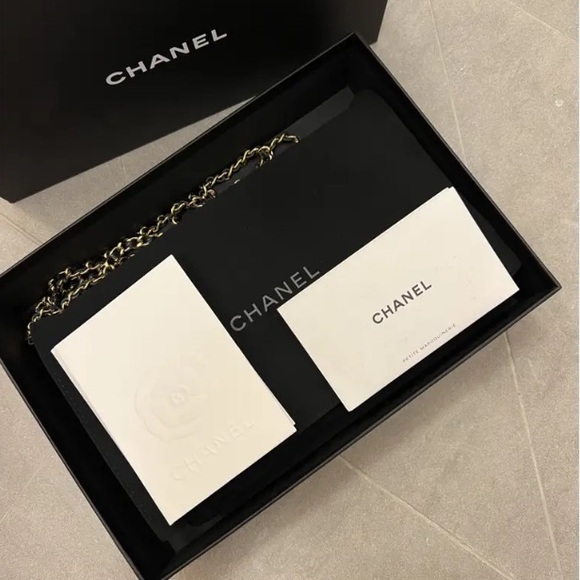 Chanel Caviar Quilted Wallet on Chain - Picture 9 of 9